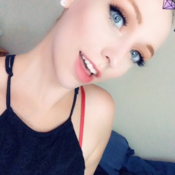 Meet your Posher, Katey - Picture 2 of 6